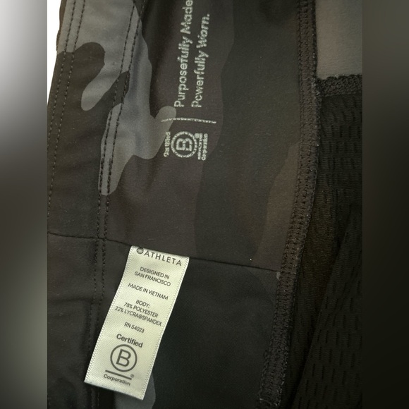 ATHLETA  Black Elation Camo Workout leggings Sz M EUC - Picture 4 of 4